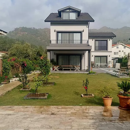 Villa Sapphire Eskiomerler